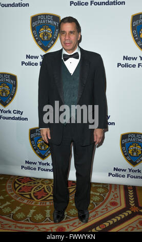 New York, NY USA - 7. April 2016: Gouverneur David Paterson besucht New York City Police Foundation Gala im Waldorf Astoria Credit: Lev Radin/Alamy Live-Nachrichten Stockfoto