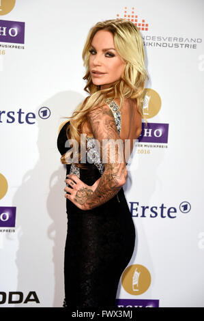 Gina-Lisa Lohfink bei den ECHO Award 2016 in Berlin, 07.04.2016 © Dpa picture-Alliance/Alamy Live News Stockfoto