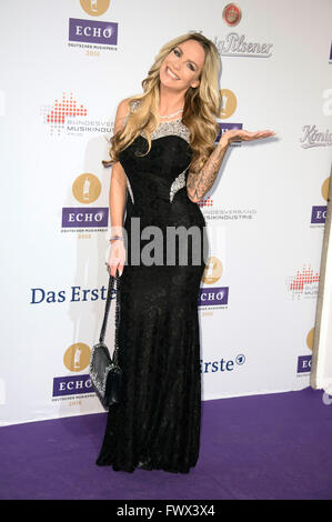 Gina Lisa Lohfink bei den ECHO Award 2016 in Berlin, 07.04.2016 © Dpa picture-Alliance/Alamy Live News Stockfoto