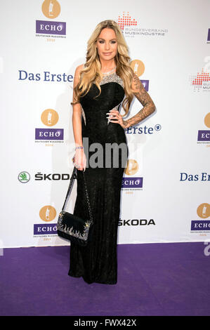 Gina Lisa Lohfink bei den ECHO Award 2016 in Berlin, 07.04.2016 © Dpa picture-Alliance/Alamy Live News Stockfoto