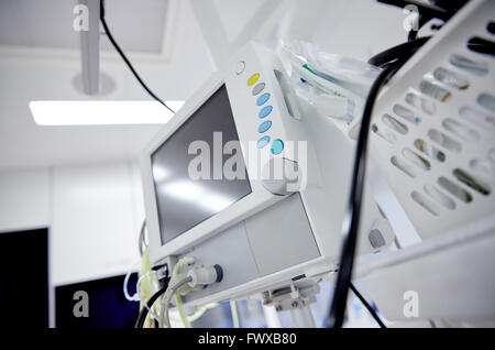 Leben Unterstützung Maschine im Krankenhaus-OP-Saal Stockfoto