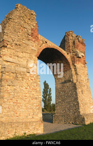 Alte römische Tor (Heidentor) in Carnuntum, Österreich (Europa) Stockfoto