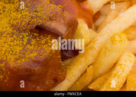 Pommes und Curry Wurst Makro, Ketchup closeup Stockfoto