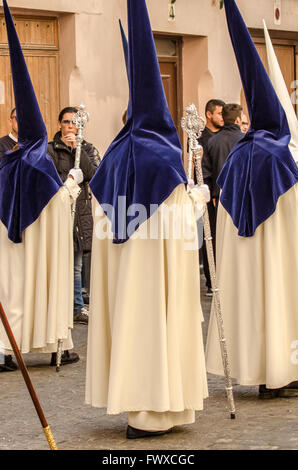 Prozessionen der Semana Santa Büßer Cadiz Stadt 2016 Stockfoto