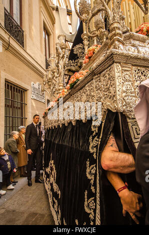 Prozessionen der Semana Santa Büßer Cadiz Stadt 2016 Stockfoto