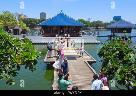 Gangarama Tempel auf Beira Lake, Colombo, Sri Lanka Stockfoto