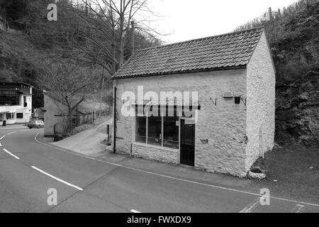 Cheddar Gorge, viele der Gebäude nun Investitionen müssen verjüngende 8. April 2016 fehlen und Stockfoto