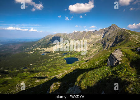 Tatra Gebirge, Polen, Blick zum Tal Gasienicowa, Owinica Berg und Gruppe von Gletscherseen Stockfoto