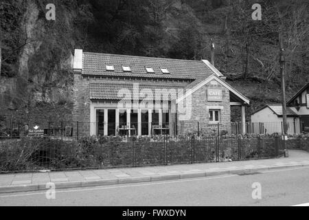 Cheddar Gorge, viele der Gebäude nun Investitionen müssen verjüngende 8. April 2016 fehlen und Stockfoto