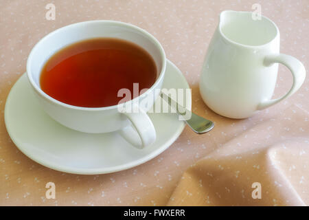 Tee in Tasse weißer Tee Stockfoto