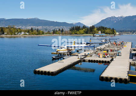 Zeile der Wasserflugzeuge im Vancouver Harbour Flight Centre. Stockfoto