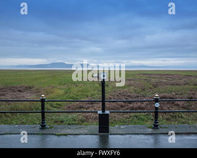 Blick von der Promenade an einem regnerischen Tag in Grange-über-Sande Cumbria UK Stockfoto