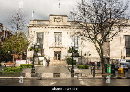 Fassade des Rathauses von Islington auf Upper Street, Islington, UK Stockfoto