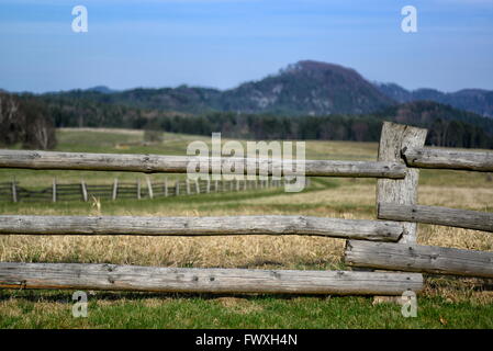 alten Zaun rund um Weide in Tschechien Stockfoto
