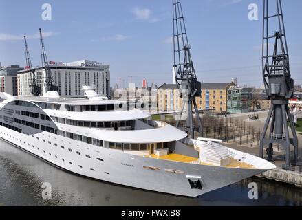 Hotel Schiff Sunborn vertäut im Royal Victoria Dock, Silvertown, East London. Stockfoto