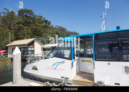 Kirche Punkt Fähre bewegt Menschen, zwischen Kirche und Schottland Island, in Pittwater, Sydney, Australien Stockfoto