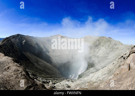 Die rauchende Bromo - Kraters Stockfoto