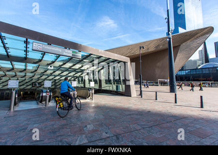 Öffentliche Bikepark, Parkhaus für über 5000 Fahrräder an zentralen Stationen von Rotterdam, die Niederlande, Stockfoto