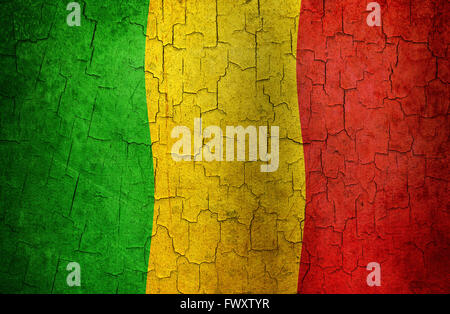 Mali Flagge auf einem alten rissige Wand Stockfoto