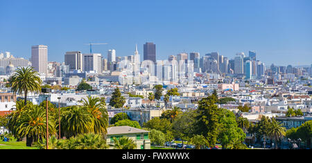 Innenstadt von San Francisco wie gesehen von Dolores Park - San Francisco, Kalifornien Stockfoto