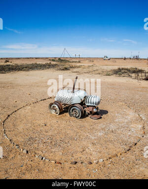 Mutonia Skulpturenpark, Alberrie Creek, Oodnadatta Track, South Australia, Skulpturen und Installationen von Robin "Mutoid" Cooke Stockfoto