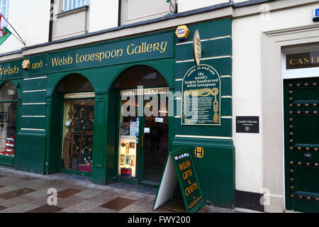 Welsh lovespoon Galerie Eingang in Souvenir Shop, Cardiff, South Glamorgan, Wales, Vereinigtes Königreich Stockfoto