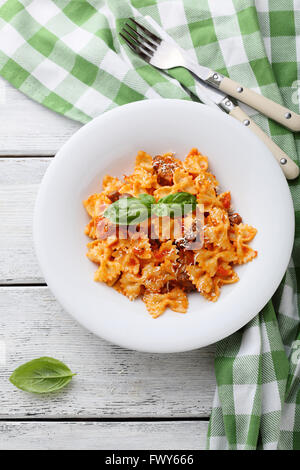 Pasta mit Tomaten und Champignons, Essen oben Stockfoto