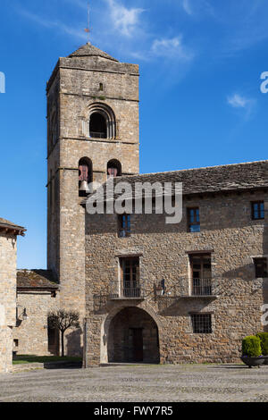 Kirche von Santa Maria in Ainsa, Provinz Huesca, Aragon, Spanien. Stockfoto