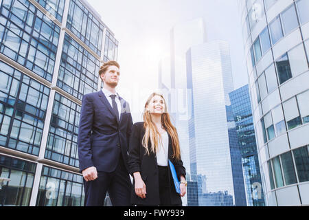 erfolgreiches Team, glückliche junge Geschäftsleute freuen Stockfoto
