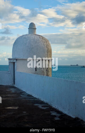 Forte de Nossa Senhora de Mont Serrat (Fort Mont Serrat), Ponta do Humaetá (Humaetá Point), Bahia de Todos os Santos, Salvador, Bahia, Brasilien Stockfoto