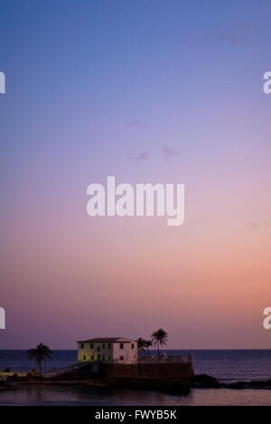 Forte de Santa Maria bei Sonnenuntergang, Porto da Barra, Salvador, Bahia, Brasilien Stockfoto