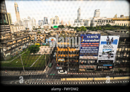 Bangkok-Blick vom Metropolitan Rapid Transit oder MRT, 2015 Stockfoto