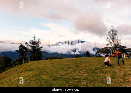 Banos, Ecuador - 30. März 2015: Trekker Gruppe entspannt In Anden, Ecuador, Südamerika In Banos am 30. März 2015 Stockfoto