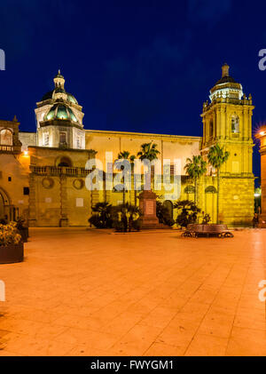 Kathedrale del Santissimo Salvatore, Piazza della Repubblica am Abend, Mazara del Vallo, Provinz Trapani, Sizilien, Italien Stockfoto