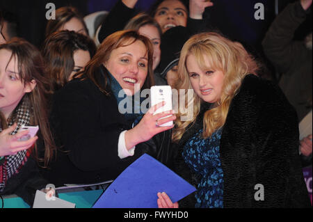 Rebel Wilson besucht die UK Premiere von wie, werden einzelne im Vue West End in London. 9. Februar 2016. © Paul Treadway Stockfoto