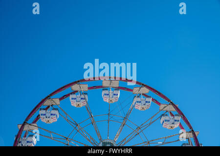 Coachella Riesenrad - alte Karneval Riesenrad mit sauberer Himmel Stockfoto