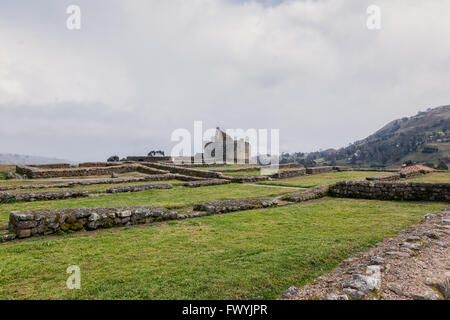 Das wichtigste Gebäude In Ingapirca Ruinen ist der Tempel der Sonne, ein elliptisch geformte Gebäude Stockfoto