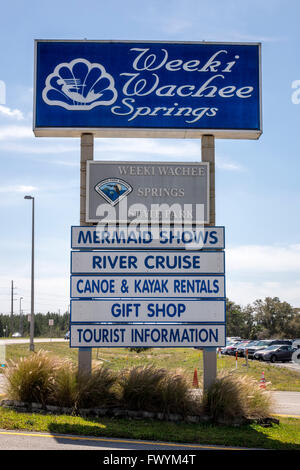 Weeki Wachee Springs am Straßenrand Zeichen für den State Park und Meerjungfrau Show In Florida Stockfoto