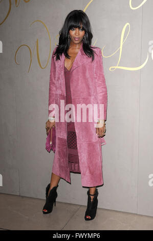 Naomi Campbell besucht die Burberry festliche Filmpremiere in Burberry Regent Street, London.  3. November 2015 © Paul Treadway Stockfoto