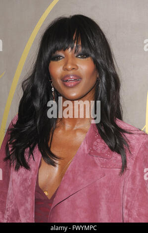 Naomi Campbell besucht die Burberry festliche Filmpremiere in Burberry Regent Street, London.  3. November 2015 © Paul Treadway Stockfoto