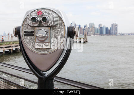 Münz-Fernglas, Liberty Island, New York, Vereinigte Staaten von Amerika. Stockfoto