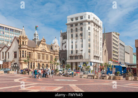 PORT ELIZABETH, Südafrika - 27. Februar 2016: Unidentified Touristen auf dem historischen Marktplatz in Port Elizabeth. Stockfoto