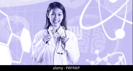 Zusammengesetztes Bild des asiatischen Arzt mit Stethoskop Stockfoto