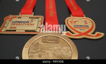 2011, 2013, 2014 London Marathon Finisher Medaillen Stockfoto