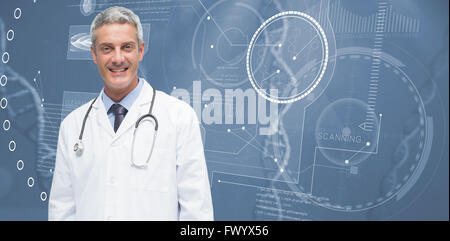 Männlichen Arzt lächelnd Stockfoto