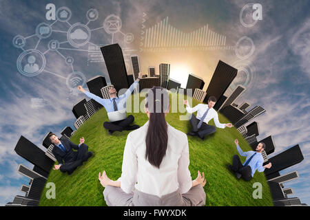 Geschäftsfrau im Lotussitz sitzen Stockfoto