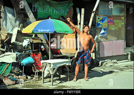 223 / deutsche Ärzte: ASIEN, PHILIPPINEN, CEBU, CEBU CITY, 12.02.2016: Filipino Im Slum Aroma. Nur zur redaktionellen Verwendung. Stockfoto