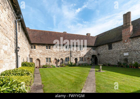 Neue College Armenhäuser in Cobham Kent, ursprünglich gegründet 1362 und nun betreutes Wohnen für ältere Menschen. Stockfoto