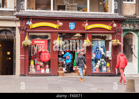 James Pringle Weavers, Kaschmir und Tartan-Shop in der Royal Mile in Edinburgh, Schottland, UK Stockfoto