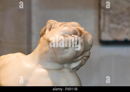 Schwenken Sie entfernen einen Dorn aus dem Fuß ein Satyr. 2. Jh. n. Chr. Römische Skulptur. Musée du Louvre, Paris, Frankreich. Stockfoto